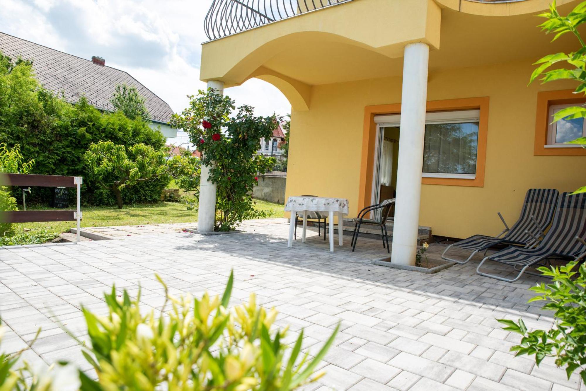 Flora Villa Хевіз Екстер'єр фото