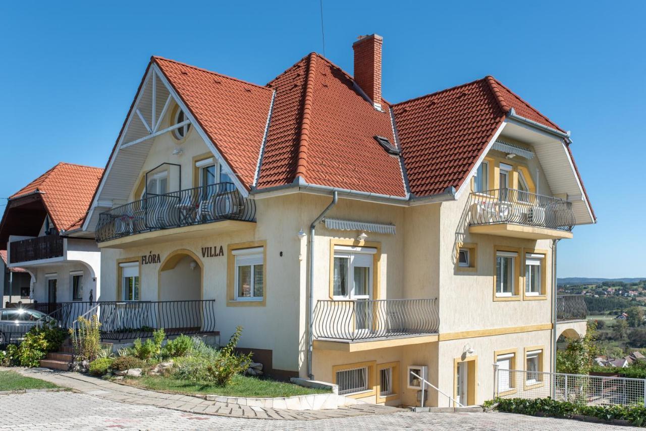 Flora Villa Хевіз Екстер'єр фото